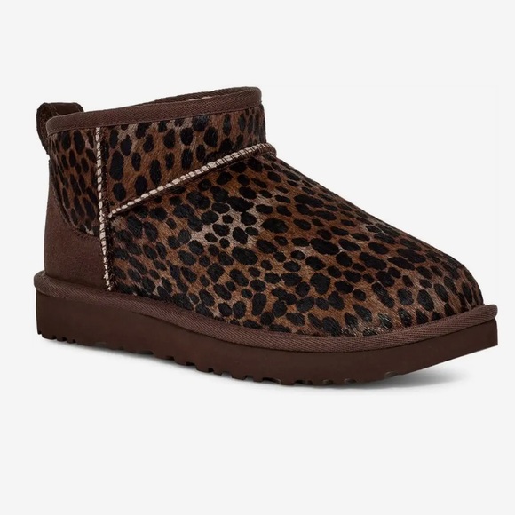 NWOT UGG Classic Ultra Mini Caspian Women’s Size 7